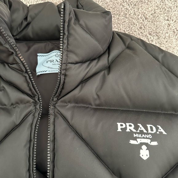 *Authentic* Prada Re-Nylon Gabardine Cropped Down Jacket - Picture 9 of 12